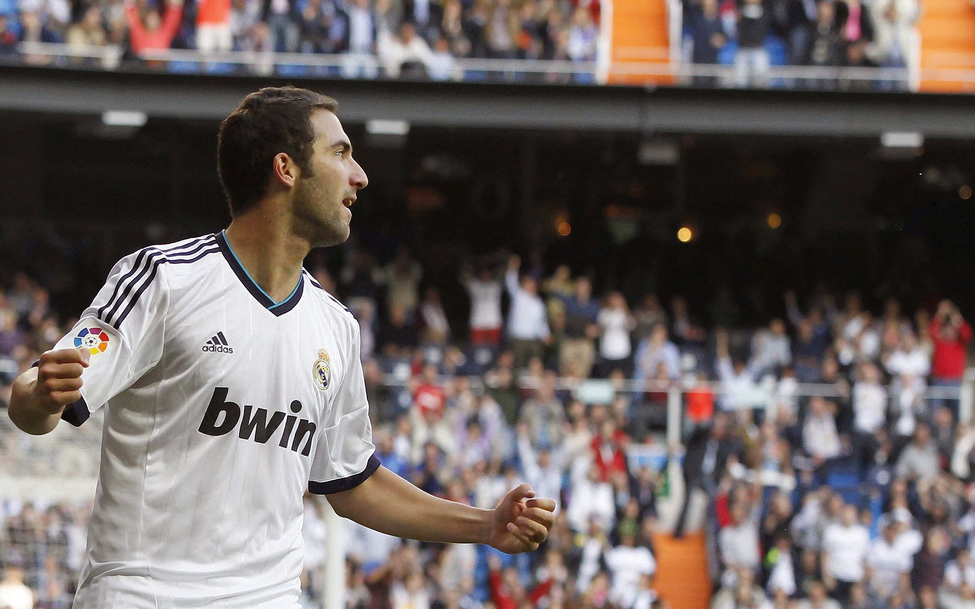 “基层青训持续发力，持续推动足球基础普及”，青年足球训练